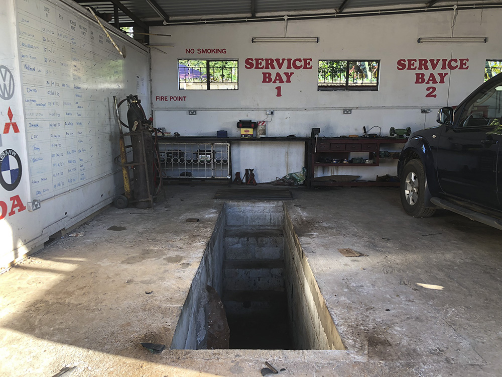 Vehicle repair and diagnostics at Sportelli (IMG_1070)