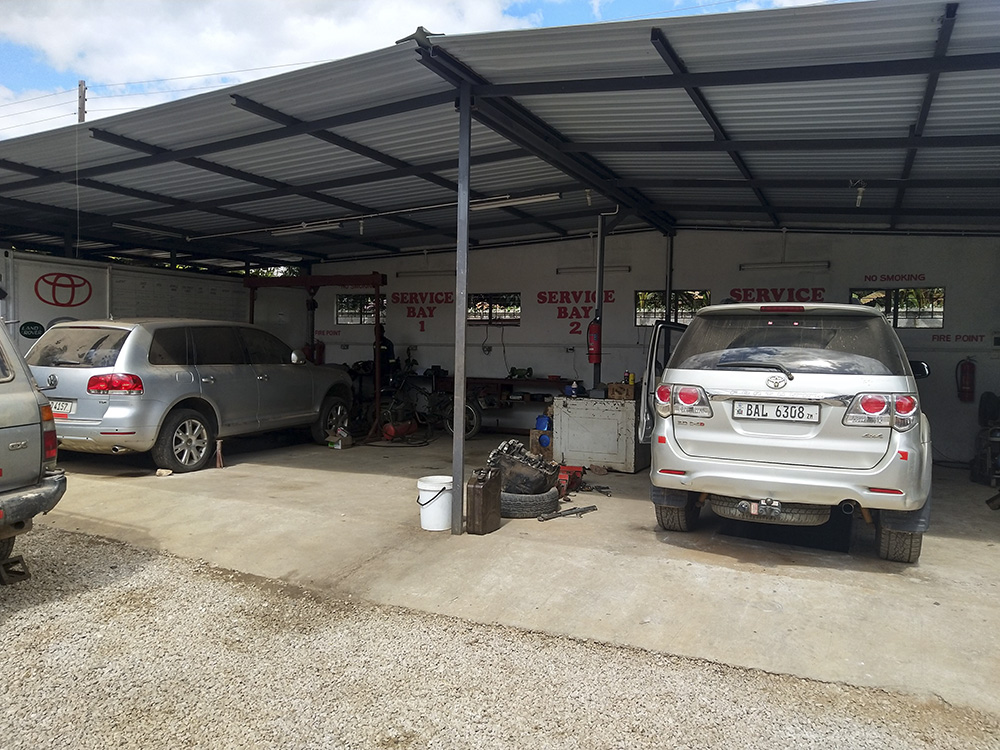 Vehicle service work at Sportelli (IMG_20220708_122722)