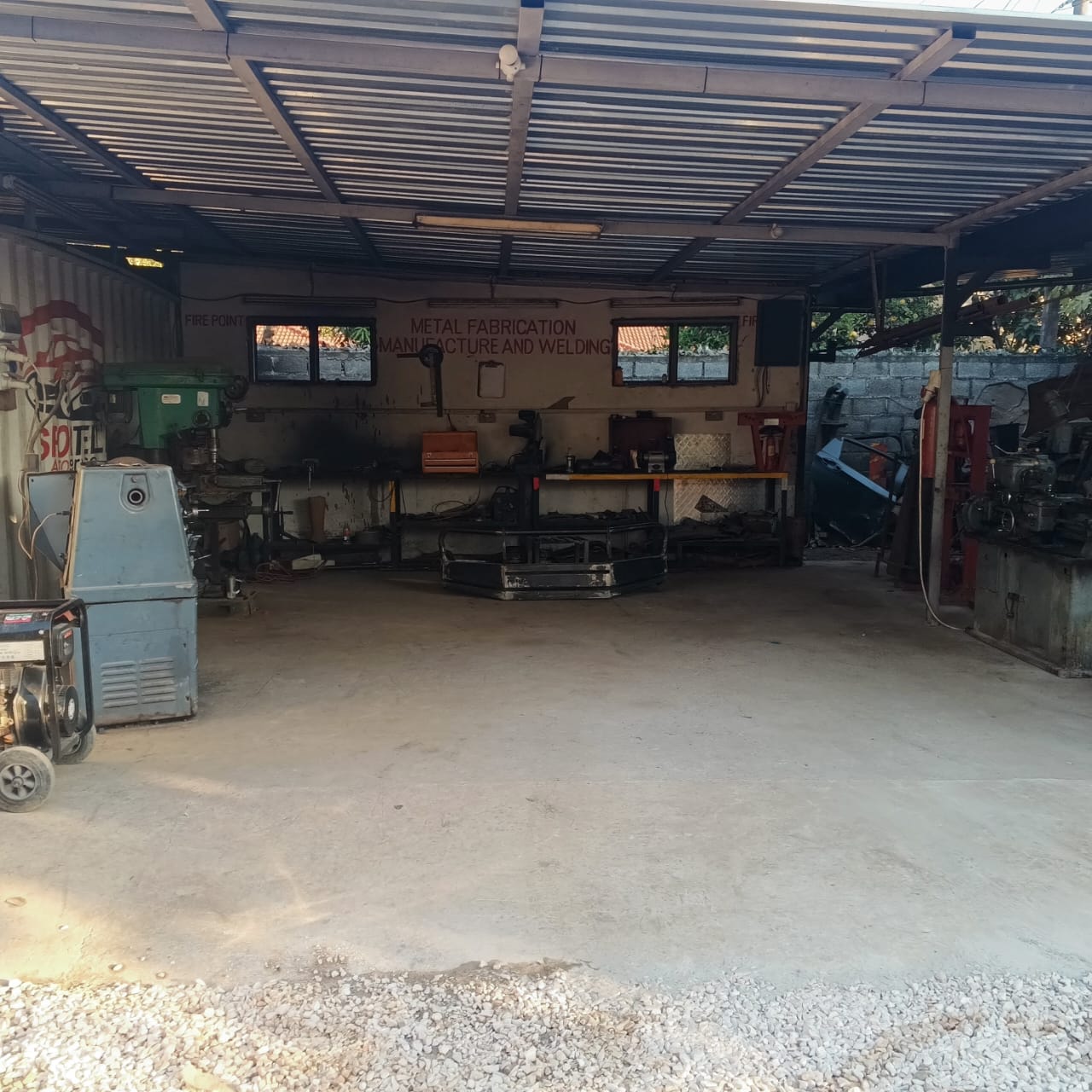 Wide view of the Sportelli engineering machine shop